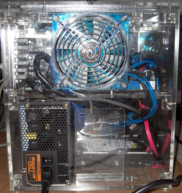 cube-case_E8400-pc_back-1.jpg