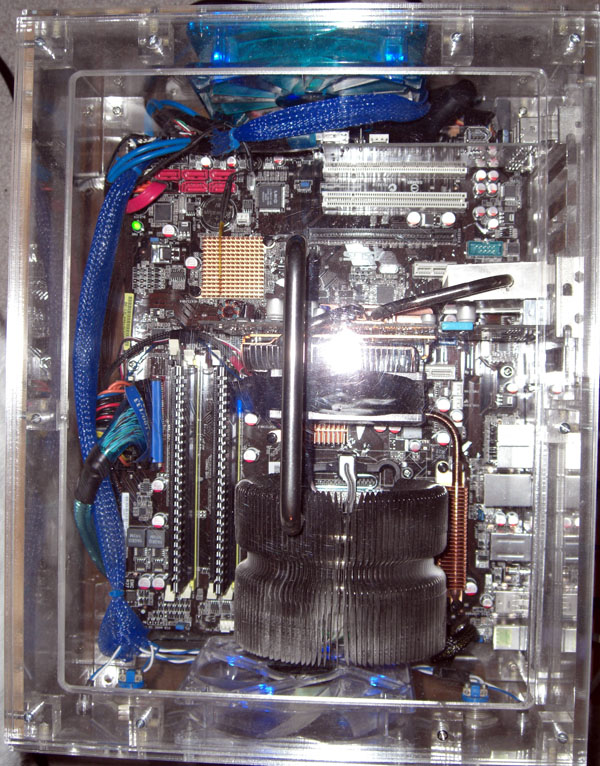 cube-case_E8400-pc_top-2.jpg