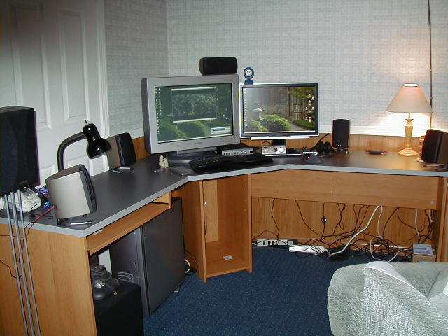 elvn-desk_1.JPG